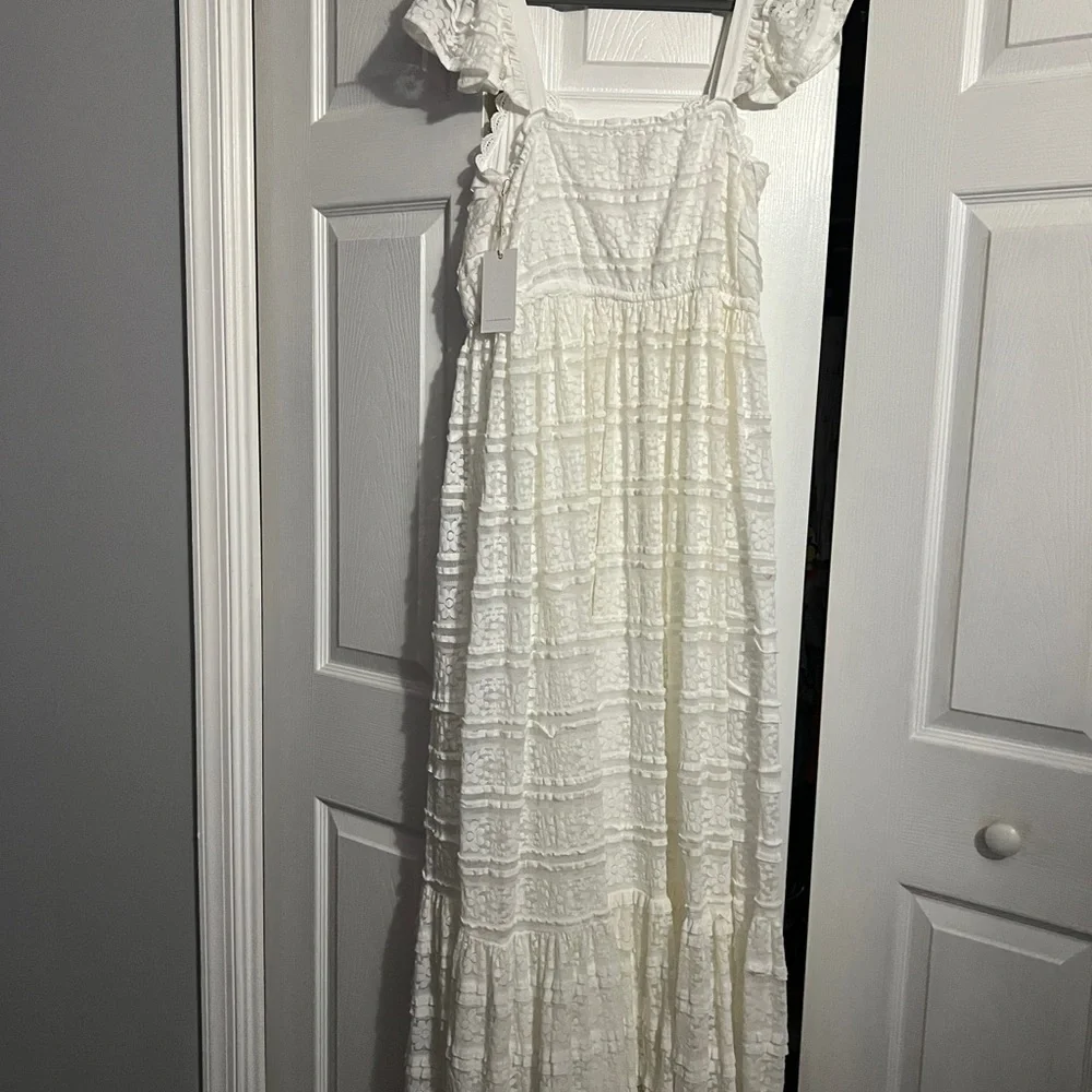 Gorgeous Elegant White Lace Maxi Dress - Picture 12 of 16